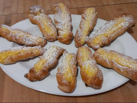 Trecce Brioches Alla Crema Pasticcera