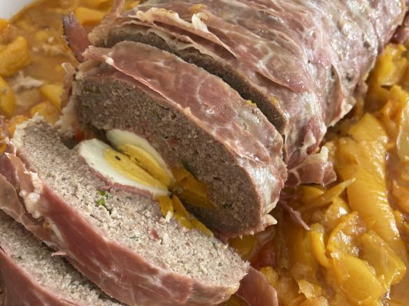 Polpettone al varoma con contorno di peperoni