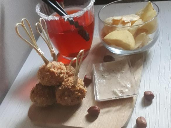 Polpettine di Pollo con Pancetta Affumicata e granella di Nocciole a modo mio (Contest Stuzzichini per Aperitivo )