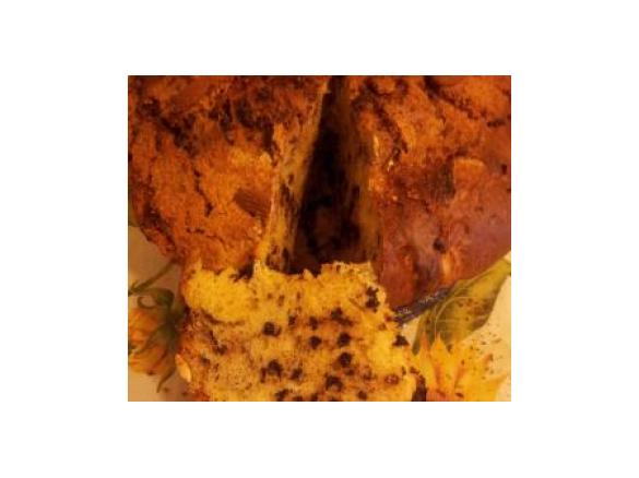 Panettone con gocce di cioccolato e mandorle