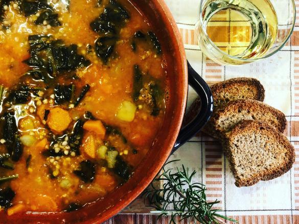 Zuppa di lenticchie,cavolo nero e grano saraceno