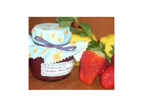 Marmellata di fragole, mele e menta