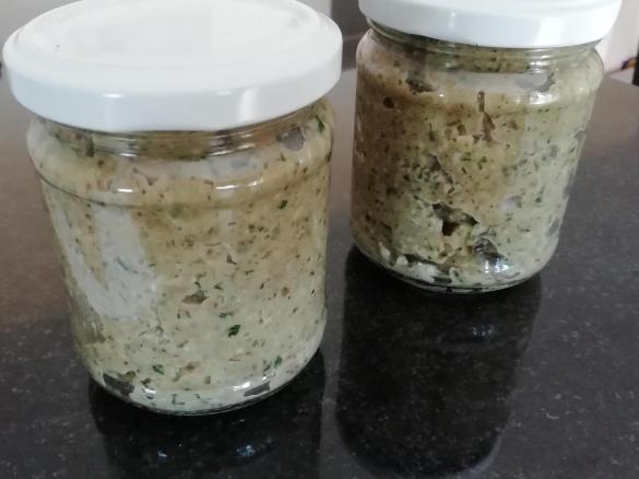 Pesto di melanzane e mandorle