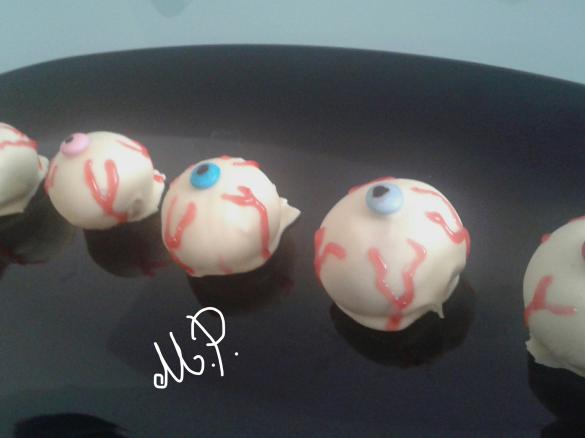 OCCHI TERRIFICANTI DI STREGA (Halloween)