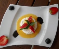 Mousse di Yogurt con salsa Albicocche