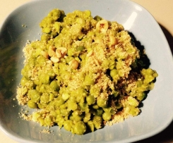 Piselli freschi con nocciole tostate