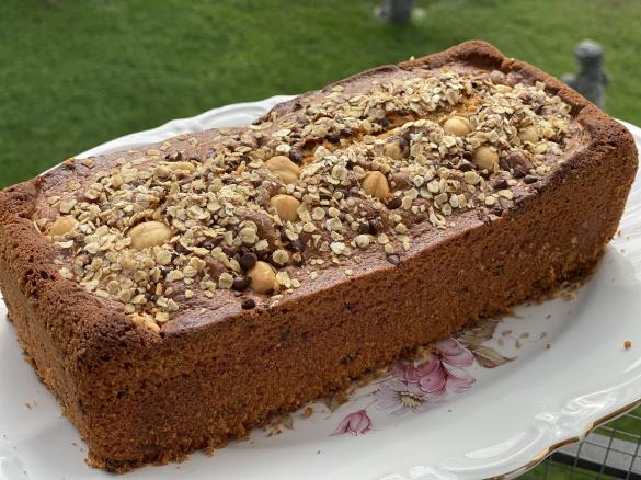 Plumcake avena, nocciole e gocce di cioccolato