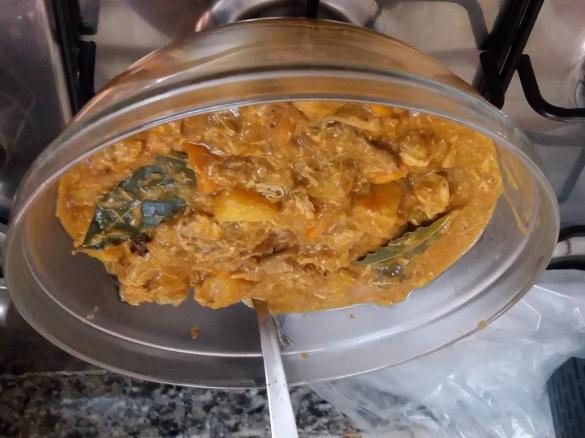 Duplicato di Spezzatino di manzo con carotefatto con bocconcini di pollo. 