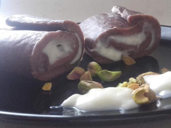 Rotolino al cacao con crema di latte
