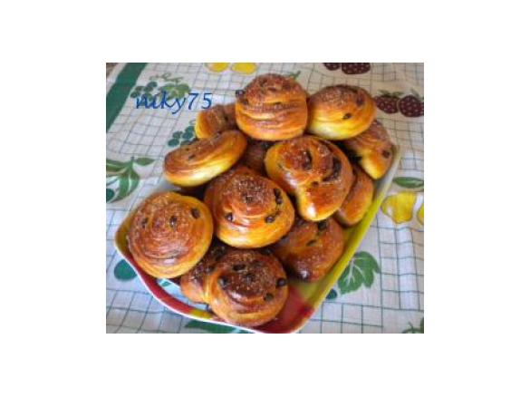 GIRELLE SFOGLIATE CON GOCCE DI CIOCCOLATO