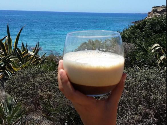 Caffè freddo estivo (versione con caffè solubile, per grandi quantità)