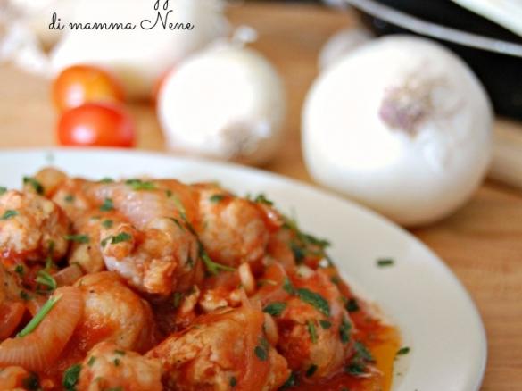 SALSICCIA E CIPOLLE IN UMIDO