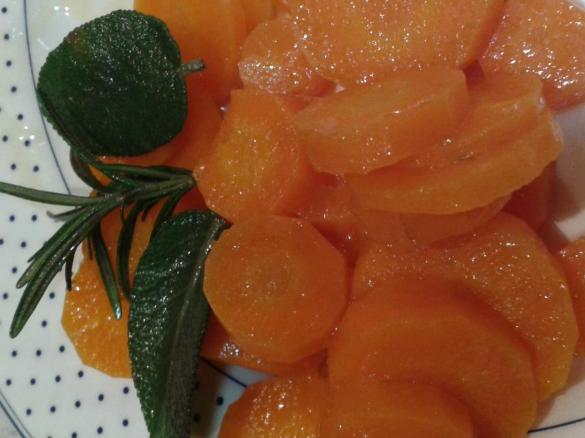 Carote delicate salvia e rosmarino, al profumo di limone 