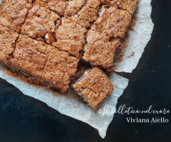 Brownies al karkade, cioccolato bianco e mandorle  "contest dolci senza burro e senza uova"