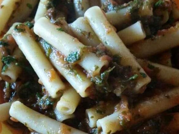 Sugo estivo con erbe aromatiche 