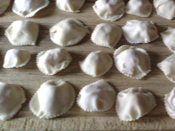 Ravioli rosa (276 kcal a porzione, senza condimento) 