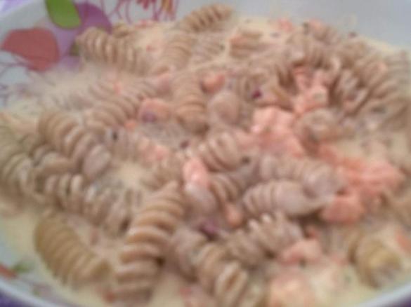 Pasta integrale con panna di soya,salmone e pompelmo rosa