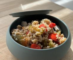 Insalata di grano saraceno, peperoni e formaggio fresco