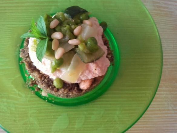 Sbrisolona Salata con Spuma di Ricotta & Dadolata di verdure (Senza Glutine) -contest stuzzichini-