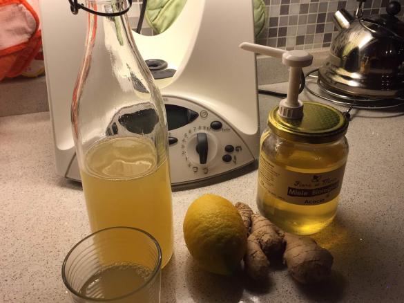 Bibita per tosse e mal di gola (per adulti e bambini)