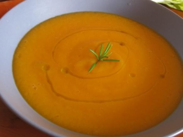 Vellutata di zucca al profumo di rosmarino e pancetta