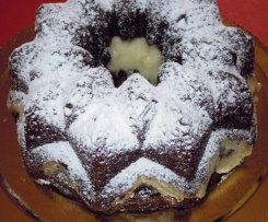 CIAMBELLA  AL CIOCCOLATO CON CUORE DI CREMA AL RUM