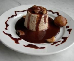 Bavarese di castagne con salsa al cioccolato