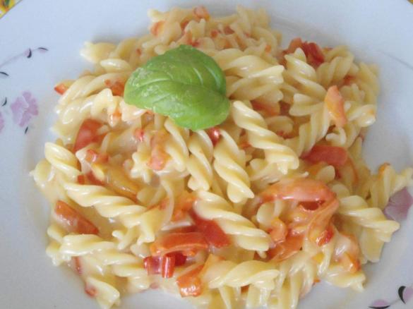 spirali ai peperoni e brie