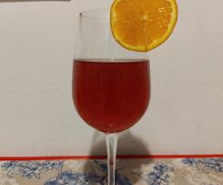 Cocktail alla melagrana, bitter e tè speziato