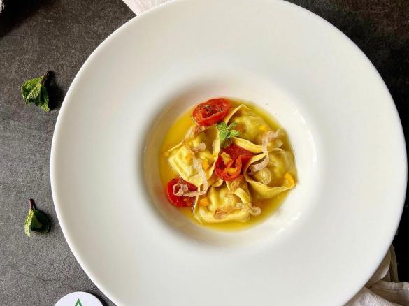 Tortellini estivi alla pecorara su acqua di pomodorini gialli e guanciale croccante- contest Pasta Ripiena