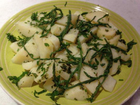 Patate al verde con asparagi selvatici