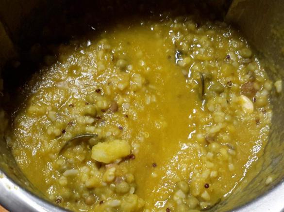 Zuppa di verdure con legumi cereali e quinoa 