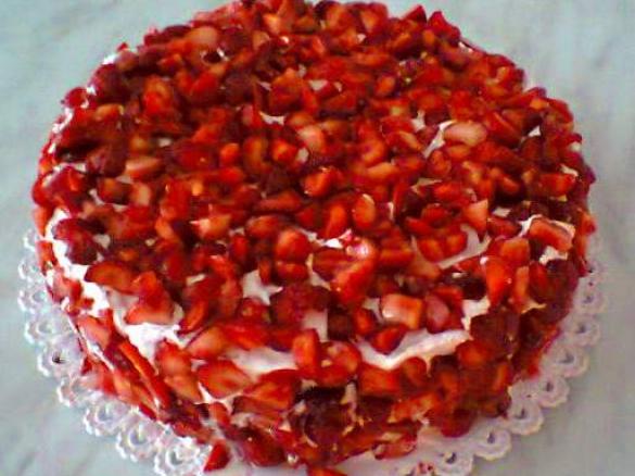 TORTA AL CIOCCOLATO BIANCO E FRAGOLE