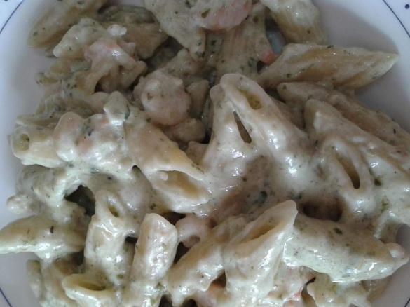 Pasta panna pesto e gamberetti 