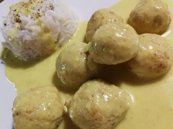 Polpettine di ricotta cotte a Varoma con salsa al curry e riso basmati