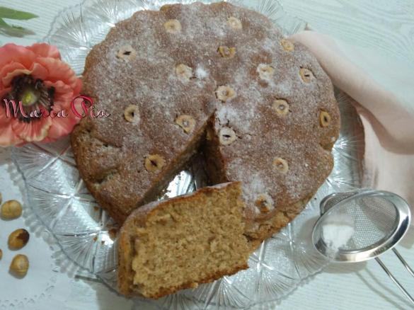 TORTA CON YOGURT ALLE NOCCIOLE E RUM