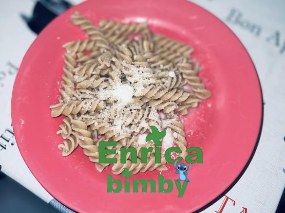 Fusilli integrali burro e parmigiano