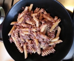 Pasta al radicchio, speck e noci 