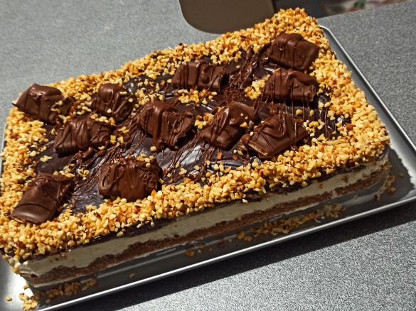 Cheesecake cioccolato e mascarpone rivestita con Kinder Bueno