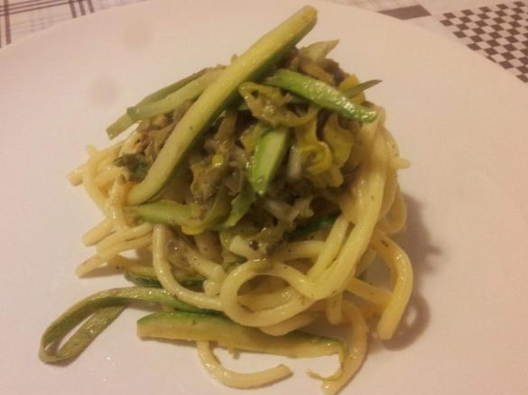 Troccoli alle zucchine, olive e capperi