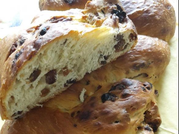 Treccia dolce all' uvetta