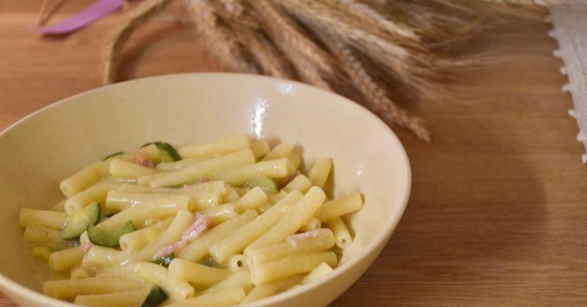 Pasta risottata con zucchine pancetta e provola è un ricetta creata ...