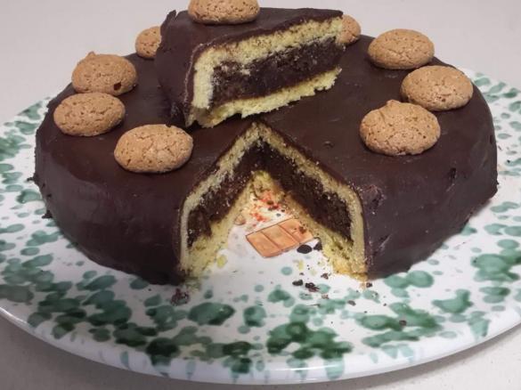 Torta di frutta secca glassata