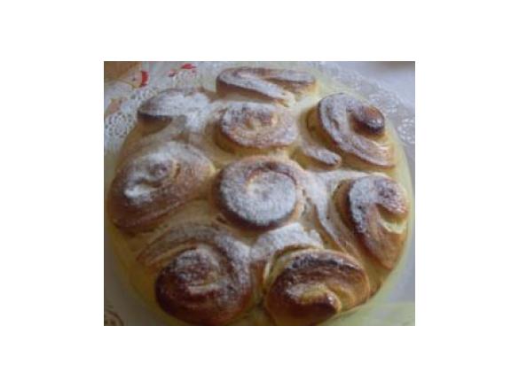 Torta di rosa ripiena di crema al limone sofficissima!