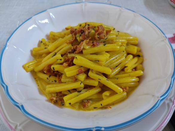 Caserecce risottate con ragù di coppa e zafferano