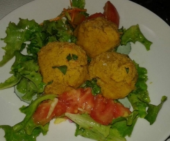 Crocchette appetitose di ceci e verdure con insalatina mista