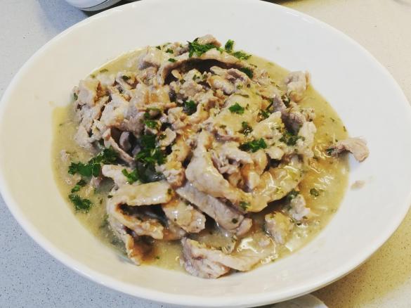 Straccetti di maiale marinati, limone, zenzero e vino bianco