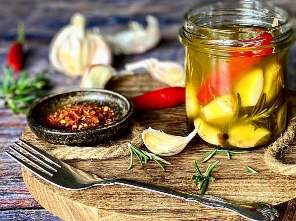 Spicchi di aglio confit sottovuoto