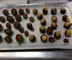 FRUTTA E MERINGHETTE CON CIOCCOLATO FONDENTE