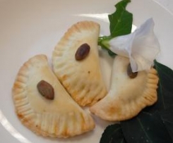 MEZZELUNE ALLA CREMA DI QUARTOROLO